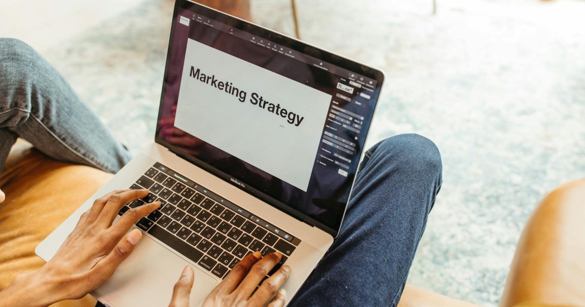Marketing Digital de Baixo Custo: O Guia Definitivo para MEIs em 2026