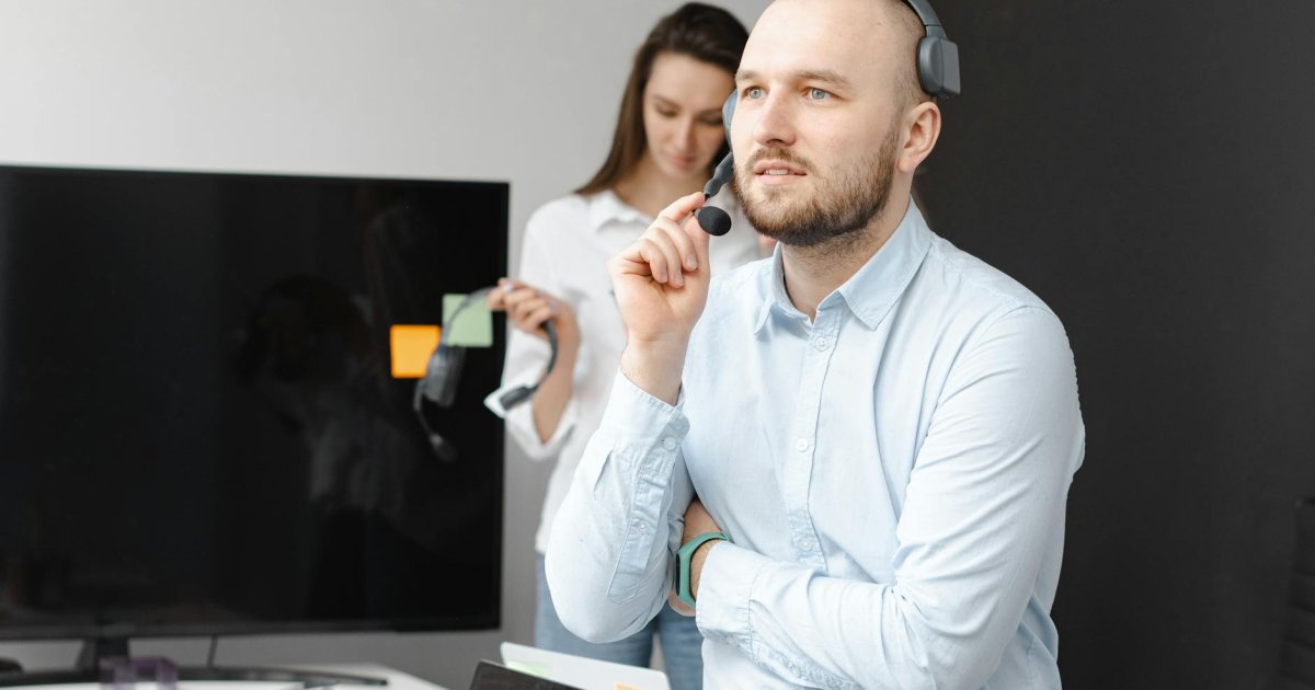 Desvendando o Futuro do Atendimento ao Cliente com Inteligência Artificial nas Pequenas Empresas Brasileiras